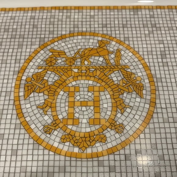 Decorative mosaics screen-printed and applied by hand using 24-carat gold tiles - Picture 7 of 7